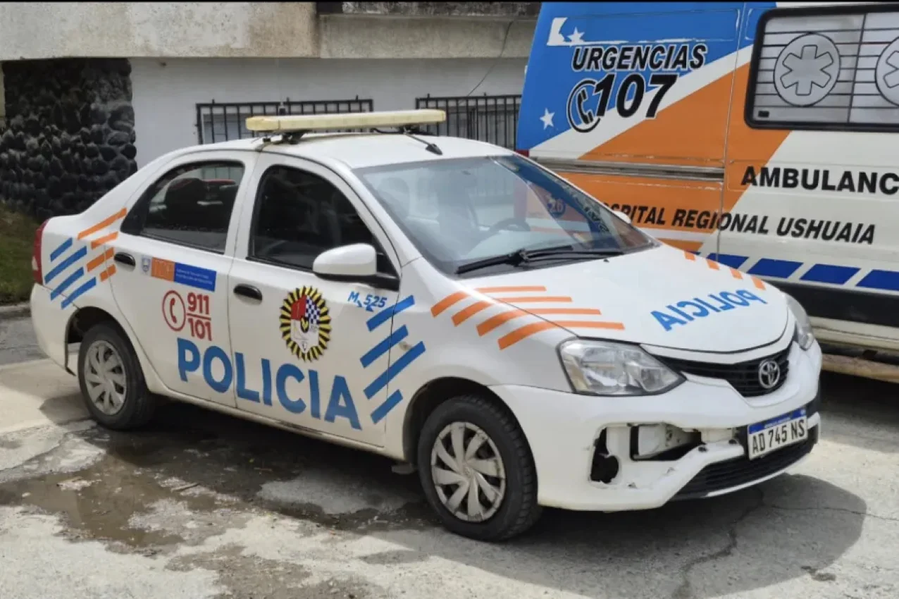 Móvil policial- Ambulancia Ushuaa