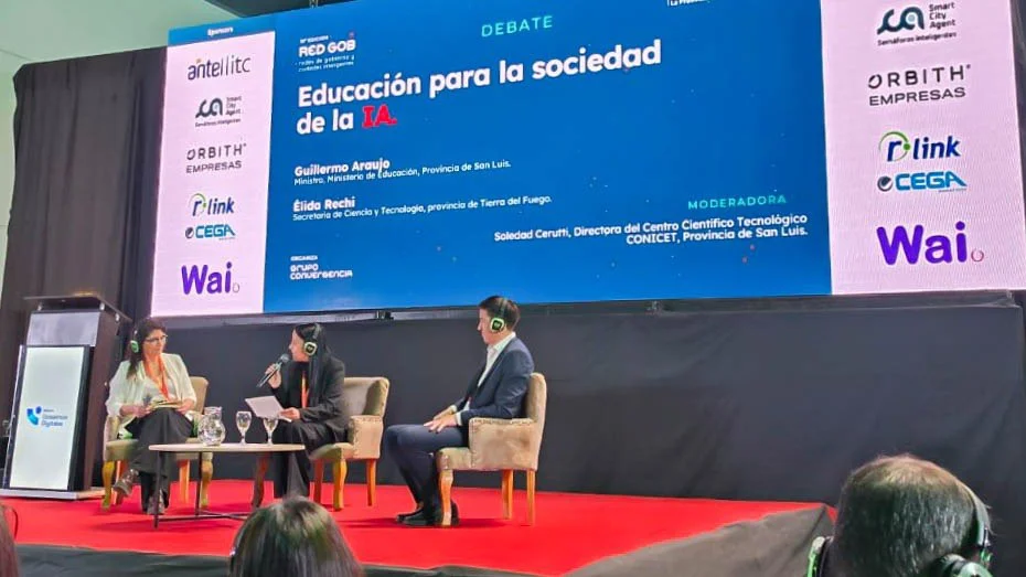 Elida- Redes de Gobierno y Ciudades Inteligentes que organiza Grupo Convergencia