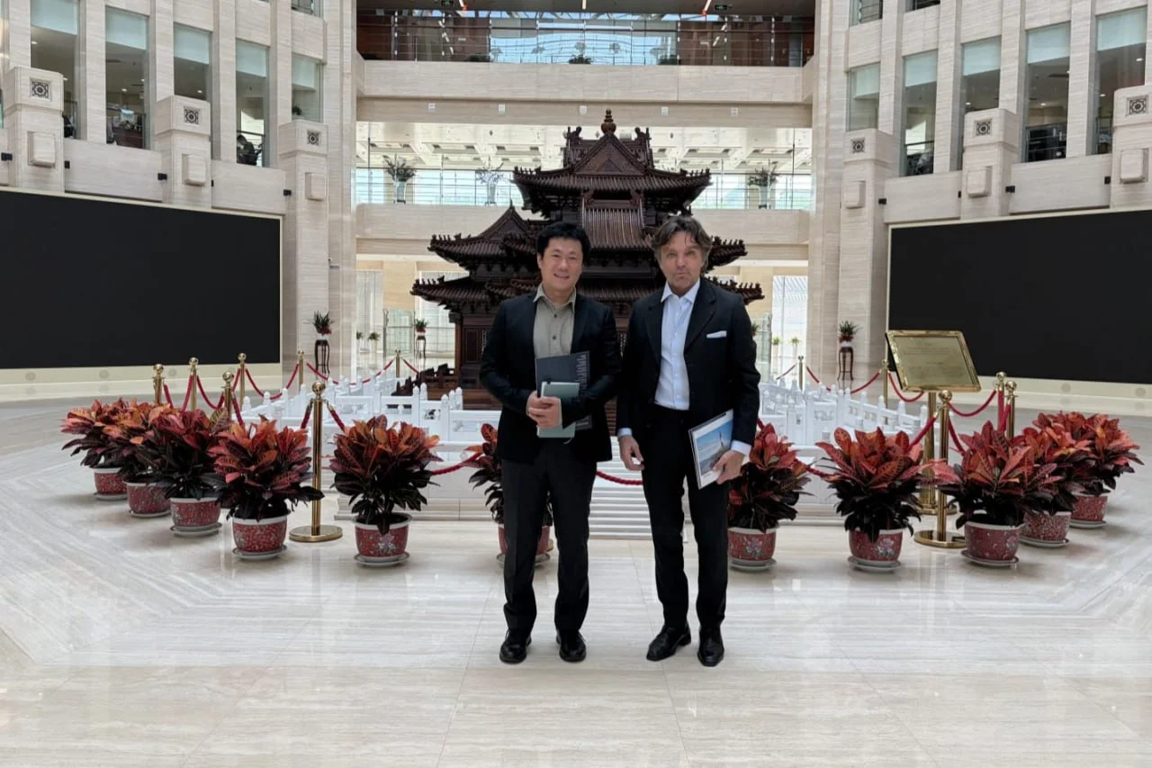 Adrián Cosentino- China