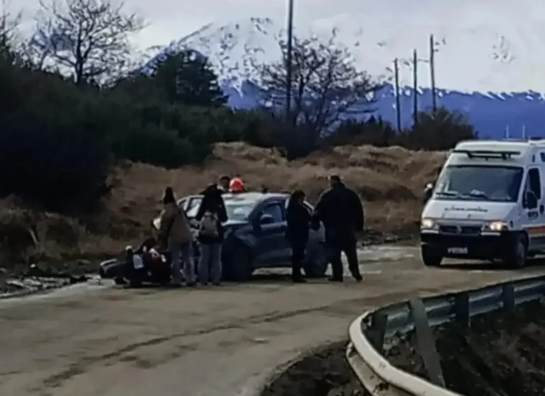 Choque frontal moto- auto. Ushuaia