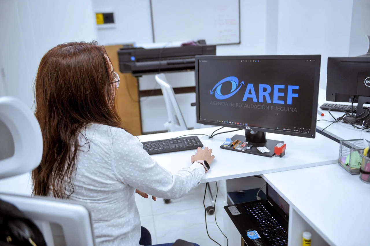 AREF