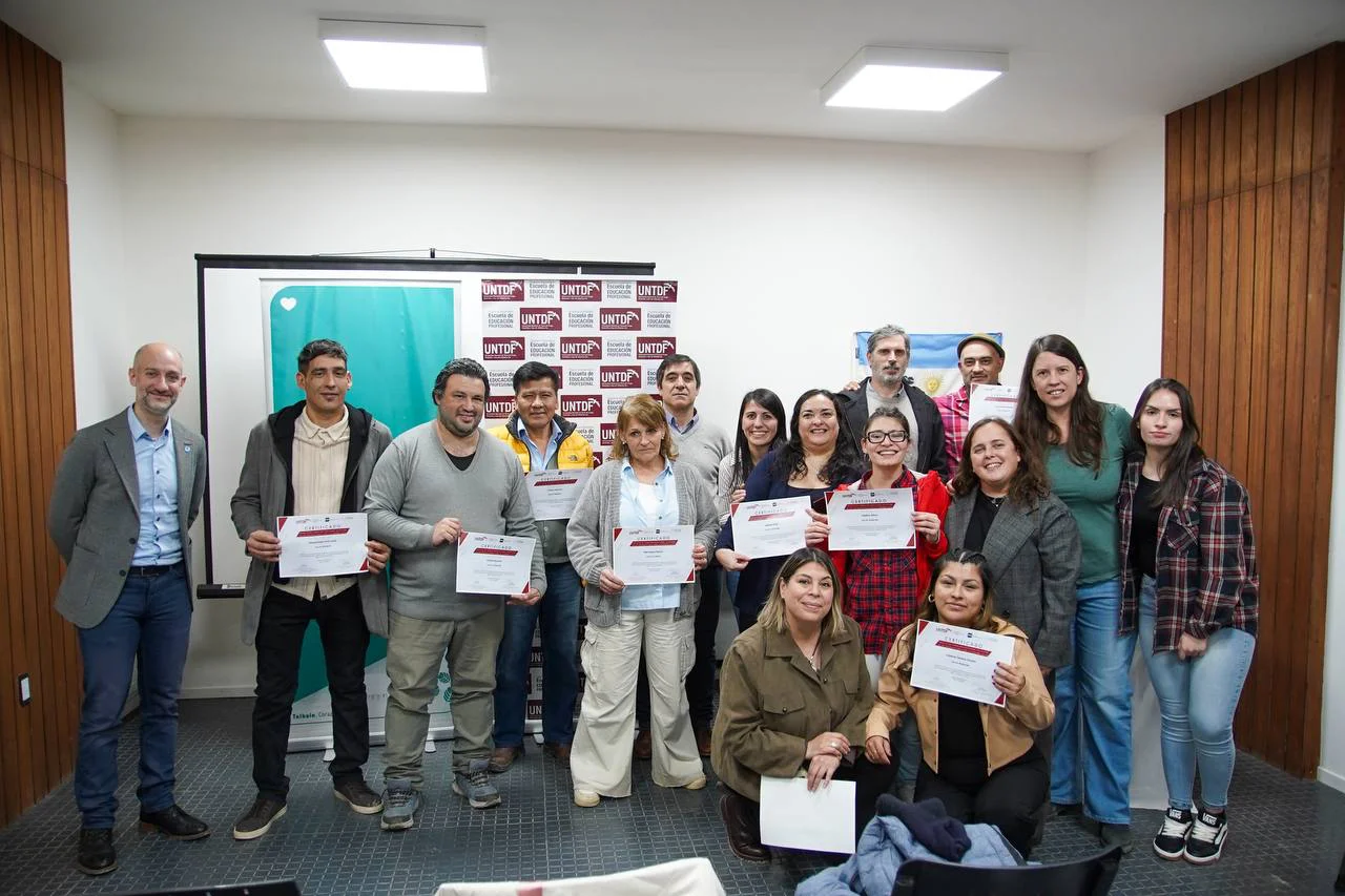Municipio de Tolhuin- UNTDF- certificados