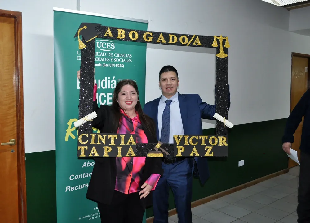 Cintia Tapia y Víctor Paz UCES