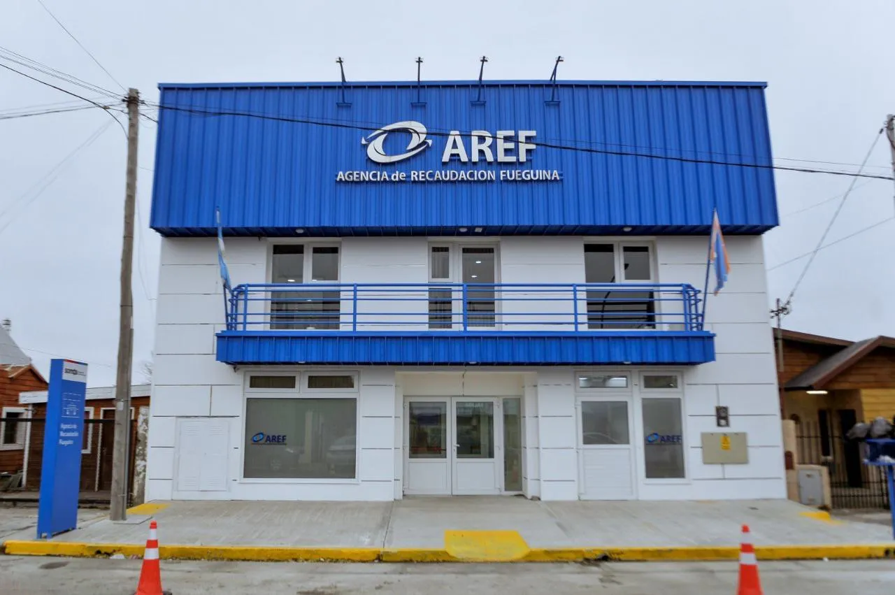 AREF