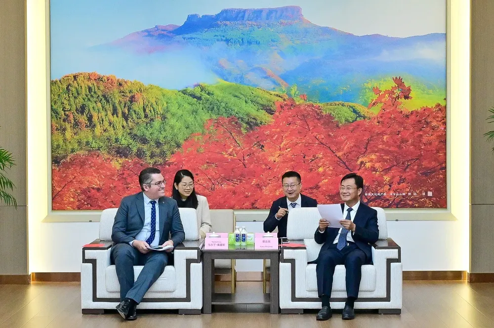 Martín Perez- China