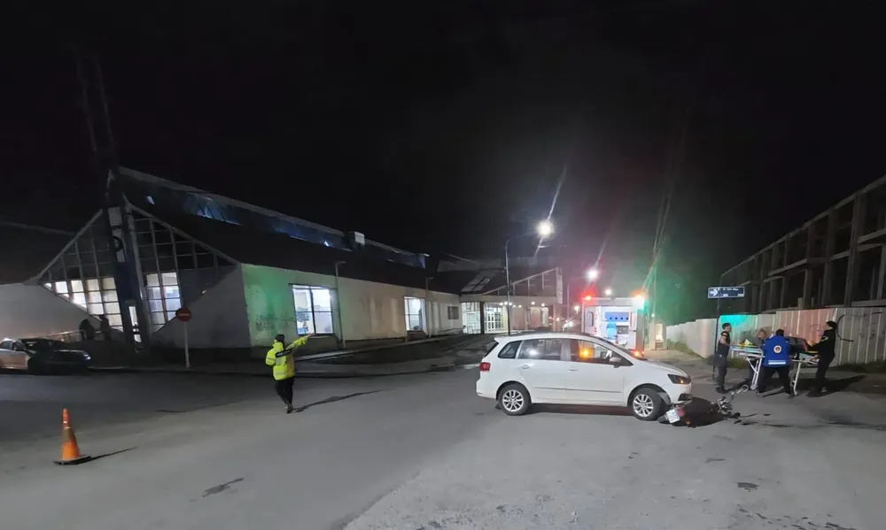 Choque moto automóvil USHUAIA